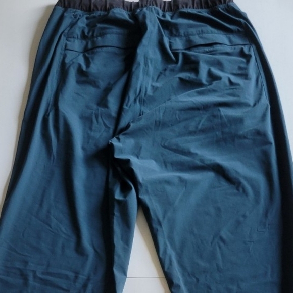 Lululemon men's Core joggers. - Picture 12 of 13
